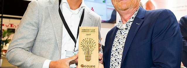 Ruud Padt (Gericke 荷兰)和Robert den Hertog (Indus)在2022年安特卫普粉体展会上荣获创新奖。