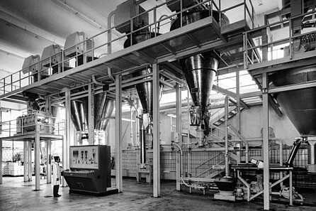 Producción y ventas de mezcladoras verticales de tornillo cicloidal (patentadas por Jenkins) y de mezcladoras de circulación posteriormente